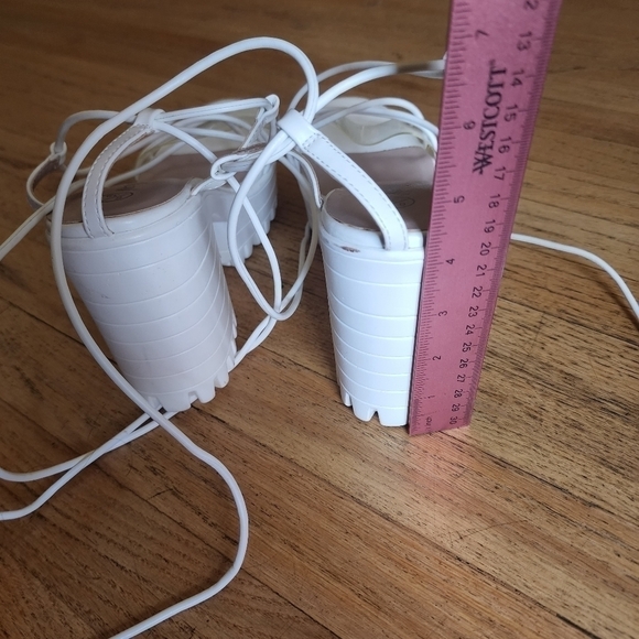 Nasty Gal white strappy platform, 4" chunky heels size 6 NWOT - Picture 8 of 8
